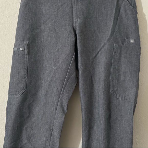 Size small Figs heather gray Yola skinny scrub pant - Picture 2 of 5